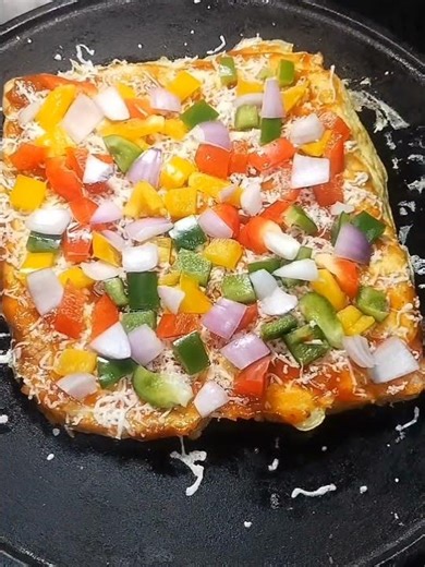 5 minute viral bread pizza recipe ❤️ this is yummy🤤#pizzabread#pizza #breadrecipe #shorts #homemade