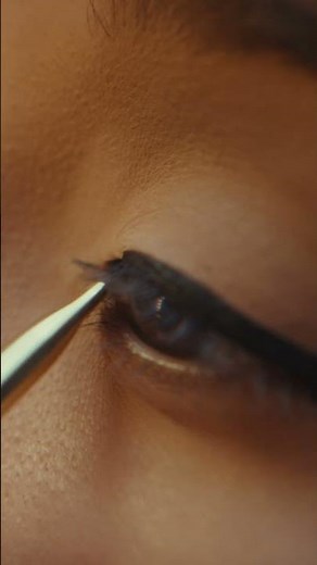 Becky G's Perfect Winged Liner