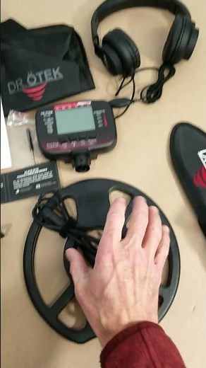 What comes with the Dr Otek Metal Detector