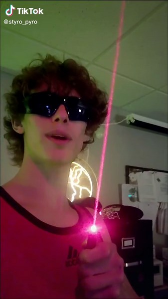 Powerful Handheld Red Laser - DIY Science Experiments