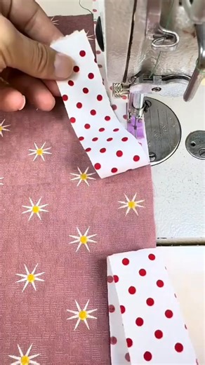 Darnell shows an easy technique for splicing edge strips on your quilt! #quilting #quilt #quilts #sewing #pattern #quiltpattern #beginnerquilter #viralvideo #quiltingtips #quiltingtutorial | Adventures in Quilting