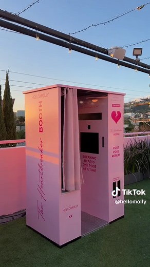 Timelapse of The Heartbreaker Club Setup