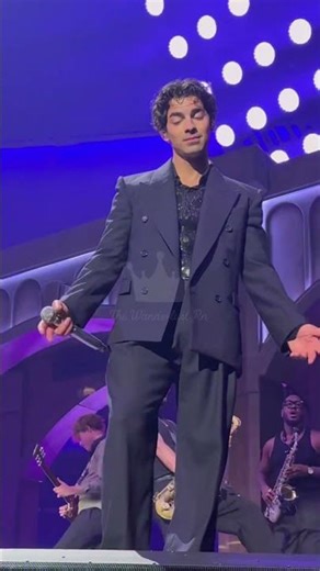 Sign 4 ‪@JoeJonas‬ ‪@JonasBrothers‬ #jonasbrothers #jobros #joejonas he really said prove it.