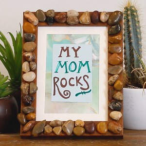 Moms ROCK! Especially with this extra special craft 😉 For more ideas, check out a sneak peek of The Big Fun Crafty Show this Mother’s Day Weekend on Universal Kids. To find out more, visit Po.st/BigFunCrafty_Home | Playfull