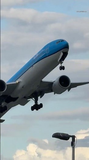 BOEING 777 KLM AMSTERDAM TO BANGKOK TAKE-OFF SCHIPHOL AIRPORT PLANE SPOTTING #aviation #airplane