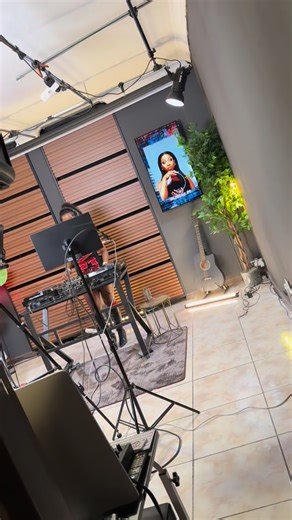 Live with @lesegom_official 🌹 #TheDJClubHouse #HomeToProdigyDJs #TheDJClubHouse #LiveMix | The DJ Club House