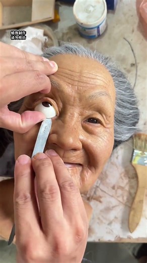 Help the old man close his eyes! wax figure production, real life figures, silicone fi
