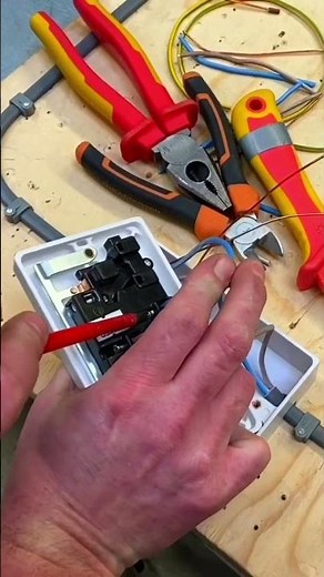 Wiring up a Double Socket 🧰🛠