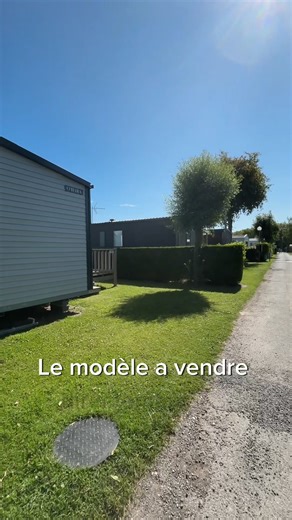 [ 🏖️ Mobil-home neuf 3 chambres à vendre - Camping Les Roses, Quend-Plage ! ] Votre projet de rêve de mobil-home peut se réaliser dès aujourd’hui ! Découvrez ce superbe modèle de chez O'Hara, créateur de mobil-homes , déjà installé sur sa parcelle, prêt à accueillir toutes vos vacances ou vos week-ends ! Avec 9 m de long et 4,20 m de large, il offre tout le confort et l’espace dont vous avez besoin en toute saison. ✨ Points forts du mobil-home : Cuisine en enfilade aux tons boisés, pratique et 