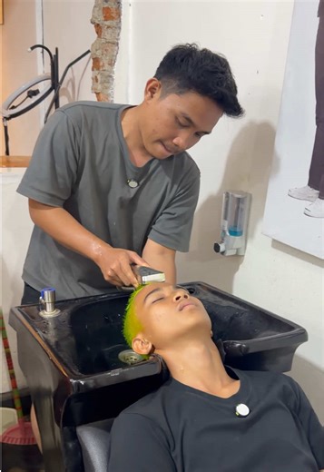 Transformasi Rambut Hijau yang Keren dan Unik