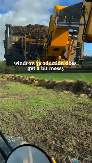 the magic of woodchip in the early stages of Agrimagic! 🌿🪱 #compostwindrow #composting #regenerativefarming #RegenerativeAgriculture #OrganicComposting | The Friendly Farmers