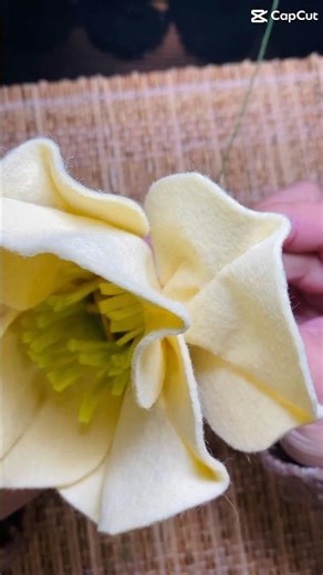 Making a Felt Poppy #happyeaster everyone #hechoamano #diy #handmade #flowers