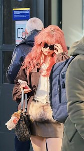 45K views · 30K reactions | Haha just kidding This is a photo trend that’s been super popular in Chinese douyin.pretend to be a celebrity getting “paparazzi” shots. Try this fun photo style! . #ootd #dailylook #fpyシ #fpy #photoideas #idea #photoinspiration #style #rednote #streetwear #posesparafotos #streetstyle #viralreels #douyin | ROSE.Z | Facebook