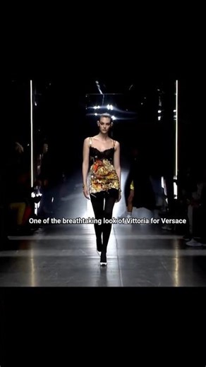 One of the breathtaking look of Vittoria for Versace #vittoriaceretti #versace