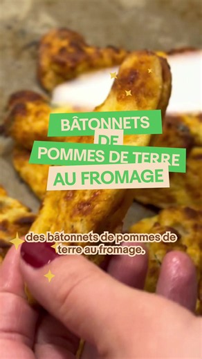 Ce soir, c’est le premier match des Bleus ⚽️🎉 Et qui dit grande soirée match, dit… Soirée apéro entre amis ! Pour l'occasion, on a préparé la recette parfaite pour régaler tes invités : Les bâtonnets de pommes de terre au fromage 🥔🧀 Ingrédients : 750 g de pommes de terre écrasées 2 œufs 3 cuillères à soupe de persil 2 cuillères à soupe de fécule de mais 200 g de fromage Mozzarella Sauce : 150g de yaourt grec Ail en poudre Flocons de piment Filet d'huile d'olive Sel / poivre #aperofoot #couped