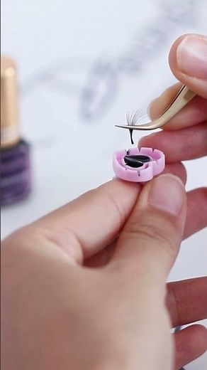 Pinch & Bloom Lashes: Quick & Easy Trick for Perfect Natural Lashes. #lashartist #lashes #lashtips