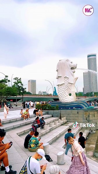 Explore Merlion Park, Singapore's Iconic Statue | Hil TV Walking Tour