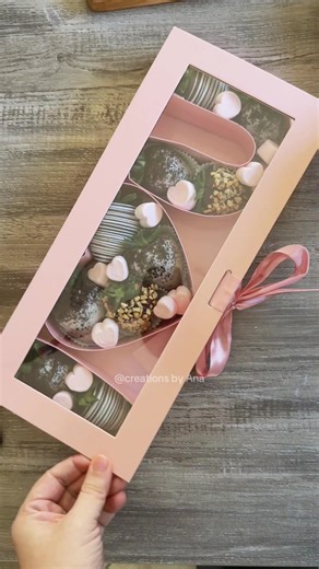 I 💓 U Valentine’s Day Strawberry Box These are from 5 Below #chocolatecoveredstrawberries #cakepops #chocolatecoveredtreats #valentinesdaygift #valentinesdaygiftideas
