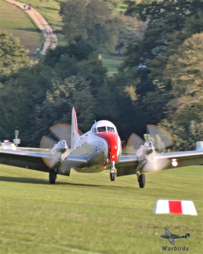 What a graceful arrival! The classic De Havilland DH.104 Dove 5 touches down gently at Hahnweide Airfield, showing timeless British elegance in motion. ✈️💙 #DeHavilland #Dove5 #VintageAviation #ClassicAircraft #fblifestyle | Warbirds