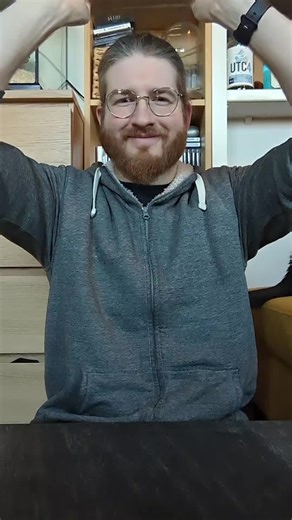 🧀 HOW MUCH MOLD THIS TIME ??? Guess who's back ? Sorry no specific cheese today, only a sneak peek of what's to come... Last review of the year will be out on Wednesday ! See you soon 🧀 #CheeseReview #CheeseTok #robineatscheese #CheeseRanking #CheeseLover