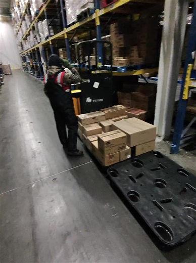 FOLLOW ME! Training in the freezer pulling about 45% near the end of the shift I let him watch me pull at 100% and his production went up to 78% LETS GET IT! 💪 🔥 💯 💰 #foryoupage #fyp #grind #productivity #work