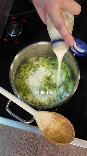 Schnelle Zucchinisoße 🥒⚡🍝 #zucchini #schnellesabendessen #rezept