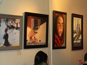 Jon & Patty's Coffee Bar & Bistro: Taleses' Talents Show in Menu and Decor