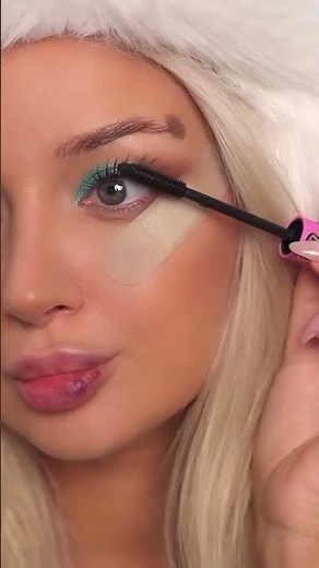 Winter Glam Makeup Look ❄️ | Perfect Frosty Eye And Lips Tutorial 💚✨