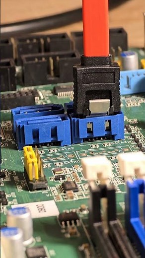 How to Plug a SATA Cable into a Motherboard 🔌📦