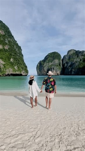 clip-4003088487-couple-enjoys-romantic-walk-along-pristine-sandy