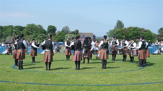 Queen Elizabeth Pipe Band with their Gr4B debut run at the UK Pipe Band Championships in Bangor today Saturday 18th May 24. Queen Elizabeth Pipe Band | We Love Pipe Bands