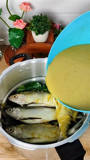 35K views · 332 reactions | Resep Bandeng Presto Bahan-bahan : 1,5 kg bandeng 10 baput 15 bamer 5 kemiri 10 cm kunyit 5 cm jahe 1 jempol lengkuas 3 serai 2 sdm garam 2 sdt ketumbar bubuk 2 sdt kaldu bubuk Air ± 2 liter 6 daun jeruk 6 daun salam Beli presto Vicenza di shopee klik https://s.shopee.co.id/9A3RHn8vPz | Dapur Mama Ery | Facebook