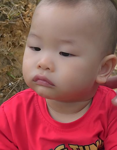 330K views · 5.5K reactions | Kind man helps abandoned poor baby #poorbaby #singlemom #fblifestyle | Daily poor life | Facebook