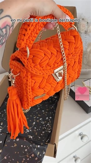 Crea carteras a crochet con trapillo. para ti, para regalar o emprender!! #carterasacrochet #CarterasDeTrapillo #trapilloycrochet #crochetpasoapaso #tejercrochet #bolsostejidos #crochetrapillo #crochetiniciantes #crochetemprender | La boutique del trapillo
