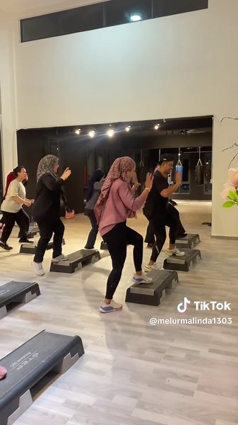 sape nk try stepboard class yg best join #beautyfitnessstudiosendayan #beautyfitnessstudiosendayan #beautyplaceforbeautypeople #sendayanfitness #sendayanmerchantsquare #fypシ゚viral🖤tiktok #fyppppppppppppppppppppppp #bodycombat #stepboardclasssendayan