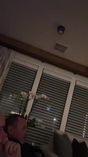 Pops wasn’t watching it 💀 @Project Big Screen (🎥:marymissett1/tt) | people getting scared