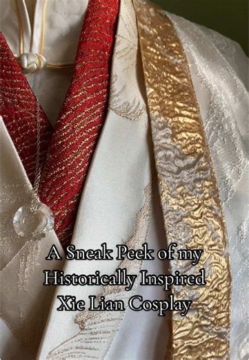 Now that I’ve finished making all three robes layers of my Xie Lian Crown Prince cosplay I wanted to share some close up shots of all the little details! Try to find all the butterflies I hid in the design for Hua Cheng! I was inspired a lot by the image of Xie Lian as a flower god, and painted gardenias to symbolize honor and happiness on the outer white robe and drew magnolias to symbolize purity, nobility, and resiliancs on the inner red robe. I tried to keep the plant theme going and embelli