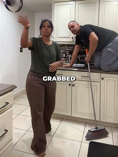She thought it was a real snake 🐍😂 ⁨@_indhira #prank #funny #scary