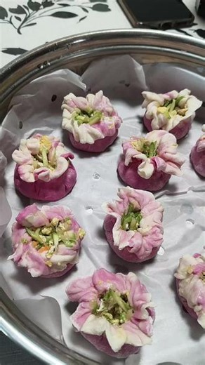 🌸这包子会开花？！粉嘟嘟的花瓣里藏着鲜掉牙的馅儿～一口爆汁