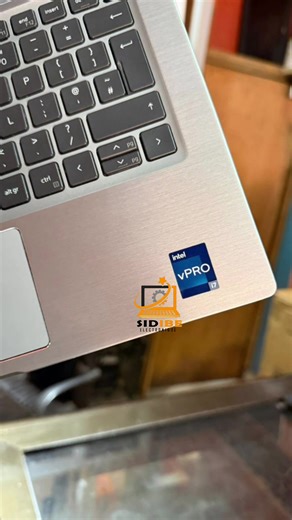 📞📞94139557 💻 Modèle : Dell Latitude 7330 🧠 Processeur : Intel®️ Core™️ i7-1265U (12ᵉ génération) ⚡ Fréquence : 1,8 GHz (jusqu’à ~4,8 GHz en Turbo) 🧩 Cœurs : 10 cœurs (Performance Efficient) 🔁 Threads / Processeurs logiques : 12 🧠 Mémoire vive (RAM) : 16 Go DDR4 💾 Stockage : SSD NVMe M.2 256 giga 🎮 Carte graphique : Intel Iris Xe Graphics intégrée 🖥️ Écran : 13,3 pouces Full HD / Full HD 🔋 Batterie : Longue autonomie 🔋✨ 5 h 6 📡 Connectivité : Wi-Fi 6E • Bluetooth 5.2 🔌 Ports : USB-C