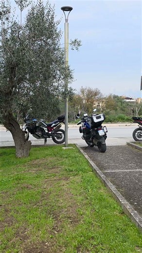 Sandwich break at the megalithic walls of Altamura #amicidelcanale #motoadventure #motovlog