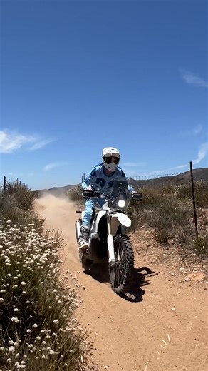 25K views | 3 Reasons why Motorcycle riders need Quad Lock: 1️⃣ Locks on Your Phone So It NEVER Falls ️ 2️⃣ No More Dead Phones Mid-Ride  3️⃣ Works in Any Condition - Rain, Mud, Whatever ️ | QUAD LOCK | Facebook