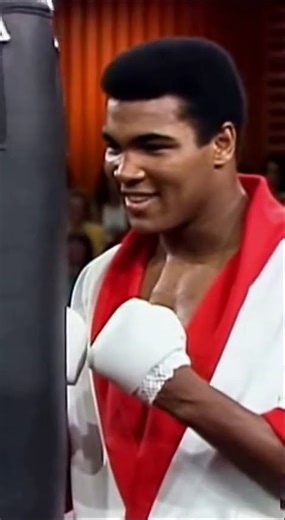 Ali vs Bruce Lee SPEED Test ⚡ (Unexpected Ending) #brucelee #muhammadali #boxing #goat #motivation