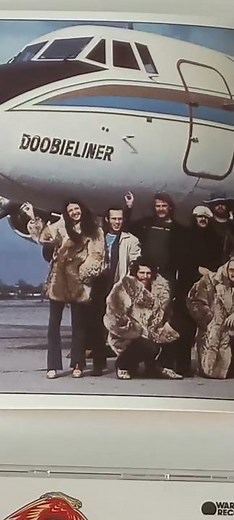 The Very Best Of Doobie Brothers - Long Train Runnin'- live sound from the speakers