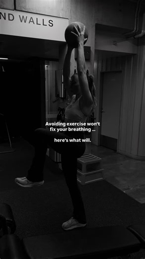 The avoidance cycle. Let’s talk about a pattern I see every single week in people with breathing difficulties, air hunger, chest tightness… even when ALL your medical tests come back “normal.” For so many, it begins with something called disproportionate breathlessness, that feeling of becoming far more breathless than you should during low-intensity exercise or simple everyday tasks. This happens when your breathing pattern is already working overtime at rest, breathing a little too fast, too u