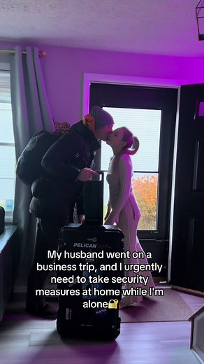 Home security measures when you're home alone🔒 #homesafety #homesecurity #homesafe #housesafetytips #homesecuritytips #girlssecurity #homesecuritymeasures #safety #becareful #becarefull #thiefsimulator #womansecurity #womensafetytips #womensafety #homealone #homealonehouse #homealonechallenge