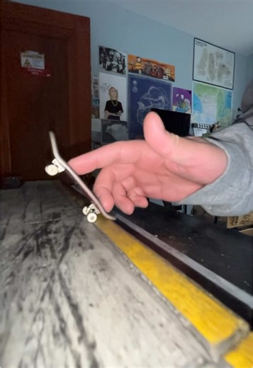 Discover Fun Street Spot Fingerboarding Techniques