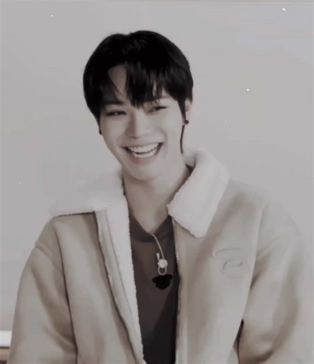 Mr. Wannabe: A Nonchalant K-Pop Edit