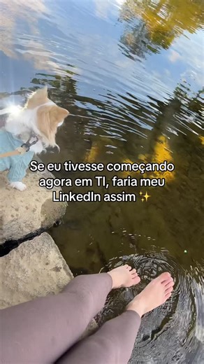 Eneri D’Angelis | Carreira em TI & Remote Work on Instagram: "💡 Se eu tivesse começando agora em TI, faria meu LinkedIn assim: 📌 1. Título direto e estratégico Nada de “Buscando oportunidade”. Colocaria algo como: “Dev Backend Júnior | Java + SQL”. Mostra logo a stack e o nível. 🧠 2. Resumo que posiciona Escreveria em 3 partes: Quem eu sou hoje (ex: estudante de ADS, focada em backend) O que eu busco (ex: estágio ou vaga júnior) Meu diferencial (ex: projetos no GitHub, APIs REST, boas prática