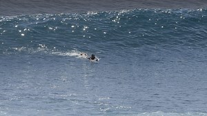 A light offshore breeze and the afternoon light made for some smooth, glistening walls for this session at Uluwatu. The shape wasn't too shabby either, with a few tubes between Main Peak and Racetracks. As the tide dropped, the biggest sets broke a little further out from the Racetrack section - they made for long rides with a big open faces, but it was the smaller sets that had the best shape for sure. 0:00 Intro 1:16 Sima: https://www.instagram.com/ibsimarai/ 2:13 Ricardo 4:17 Ryuki Waida: htt